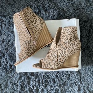Let’s See Style cheetah print peep toe wedges